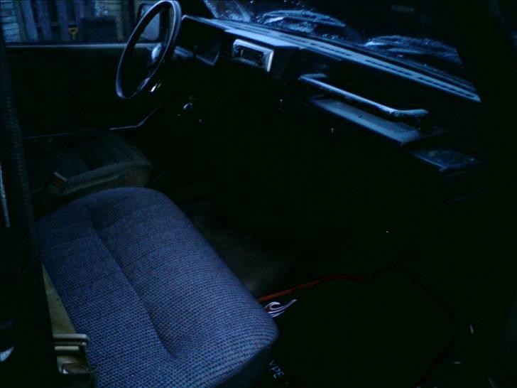 Nissan  Patrol byttet - stuen fra den anden side  med stor sofa :)  billede 9