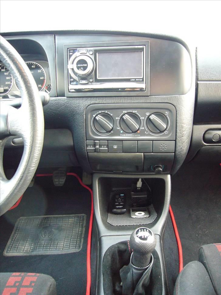 VW       Vento GL SOLGT - sjælden syn, 2-din radio i g3/vento billede 9