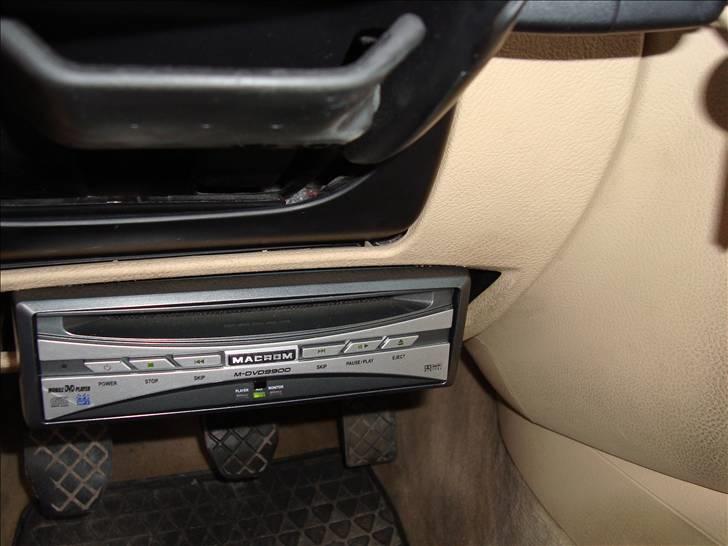 VW passat 1.9TDI 130HK 6GEAR - dvd under rat. IR-øje i loft til fjernbetjening. billede 19