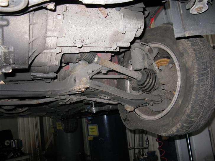 VW Golf III - Ikke en vild skade, men nok til at den ikke kunne køre :) billede 5