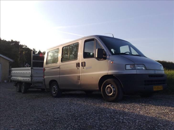 Fiat Ducato Combinato 14 - Med tiptraileren på, det er en 3500kg trailer, men kassen må kun nappe 2tons : ( billede 5