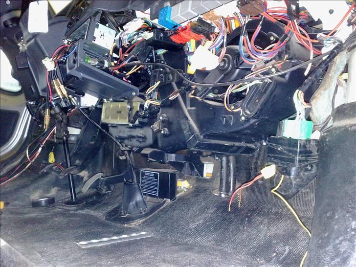 Fiat Ducato Combinato 14 - Igang med anlæg, der er sku et par kabler/ledninger i sådan en bil heh billede 15