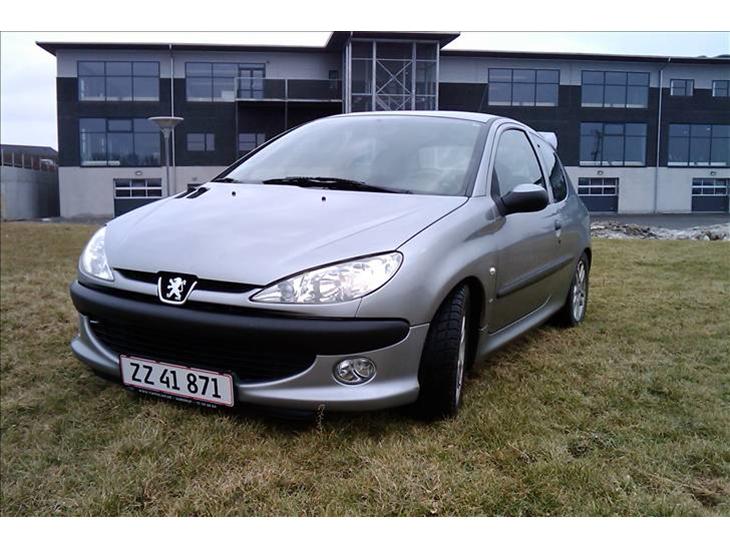 {{currentPhoto.altText}} billede {{currentPhoto.number}}