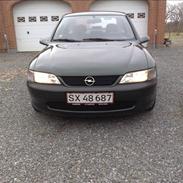 Opel vectra b totalskadet :(