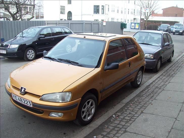Peugeot 106 - Kærestens Micra bag ved :) billede 15