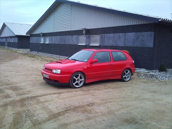 VW Golf 3 1,9 TDI *SOLGT* - Med sommerfælge og frontlæbe billede 2