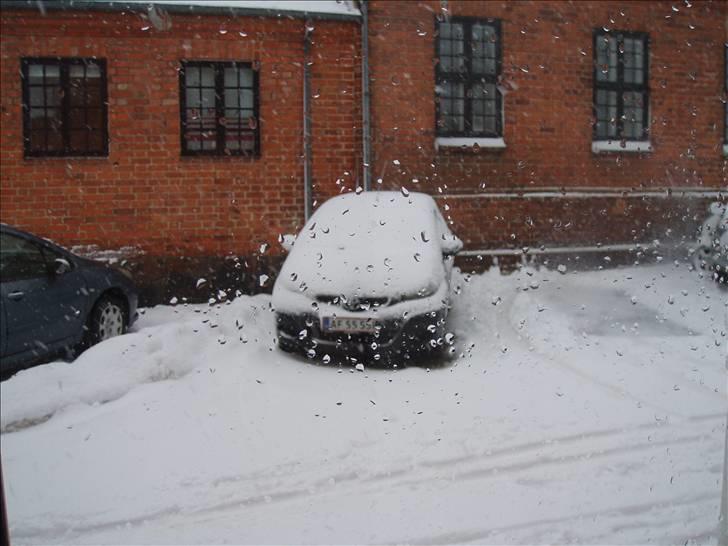 Toyota Aygo Plus Blackline - Som den har set ud mange gange i løbet af vinteren, til trods for at jeg bruger den hver dag.. billede 13