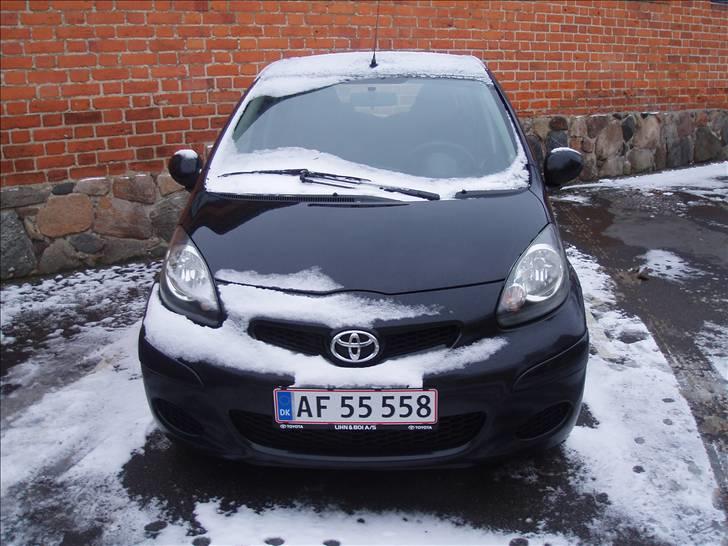 Toyota Aygo Plus Blackline - Næsten ny på dette billede. 308km stod tælleren på :-) billede 14