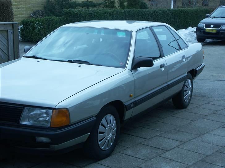 Audi 100 2,3E - Er det til at fatte at den har rundet de 22 år og 320,000 km :-) billede 17