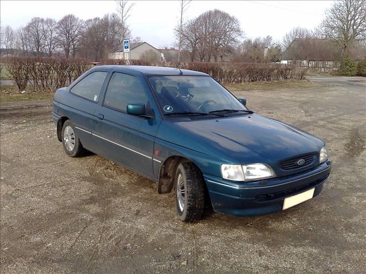 Ford Escort CLX MK5 - Udbrændt :'-( - Forenden fra venstre billede 2