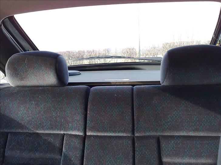 Ford Escort CLX MK5 - Udbrændt :'-( - Bagsæderne. Det er som at få rygmassage når anlægget spiller. :) billede 7