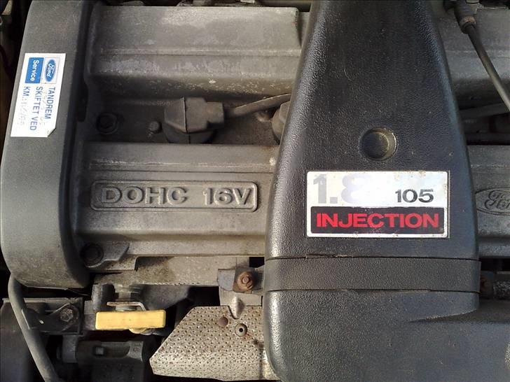 Ford Escort CLX MK5 - Udbrændt :'-( - Hjertet i hele bilen. En sød lille 1,8 liters Zetec DOHC motor med 105 HK.  billede 11