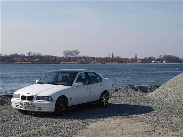 BMW e36 316i SOLGT billede 1