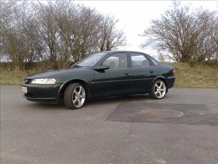 Opel vectra b totalskadet :( billede 1