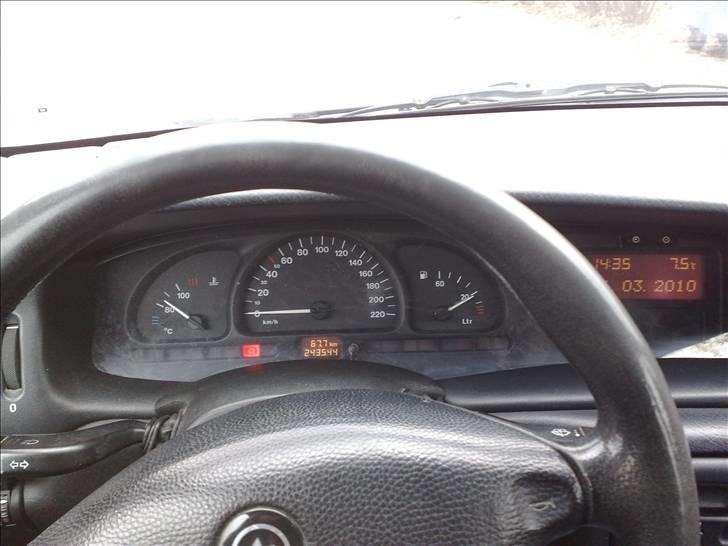 Opel vectra b totalskadet :( billede 2