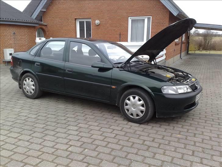 Opel vectra b totalskadet :( billede 9