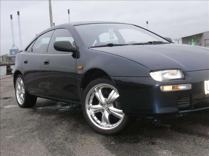 Mazda 323F billede 2