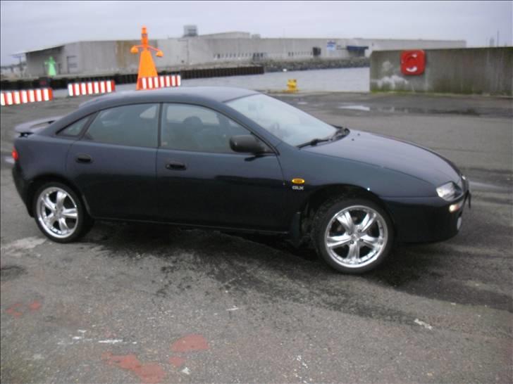 Mazda 323F billede 3