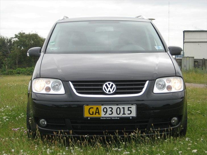 VW Touran 2.0 TDi DSG Van *Solgt 6/7-11* - Men fronten er nu heller ikke tosset... billede 6