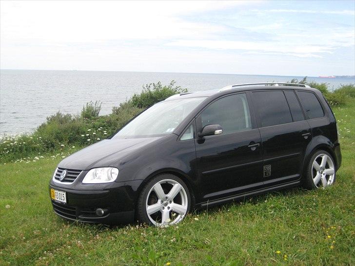 VW Touran 2.0 TDi DSG Van *Solgt 6/7-11* - Selvom den er røget mod jorden, kan den da stadig gå lidt offroad :P billede 7