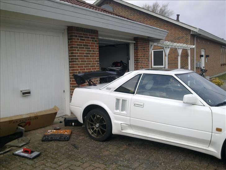 Toyota mr2 - prøvemontering af den nye spoiler billede 10
