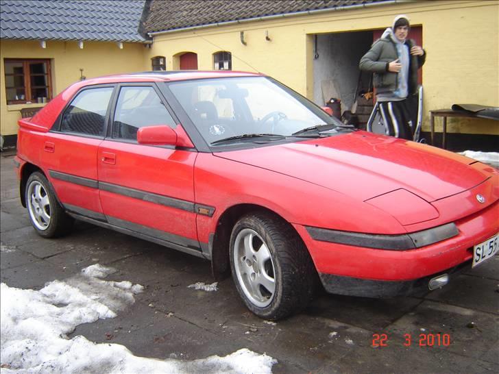 Mazda 323 billede 1