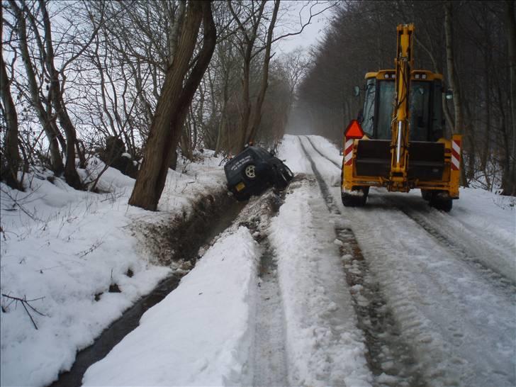 Mitsubishi Pajero 2,5 v20 - Ja, så passer teksten i bagruden ikke rigtigt længere... billede 12