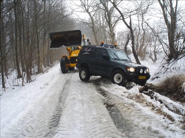 Mitsubishi Pajero 2,5 v20 - Ja, så passer teksten i bagruden ikke rigtigt længere... billede 14
