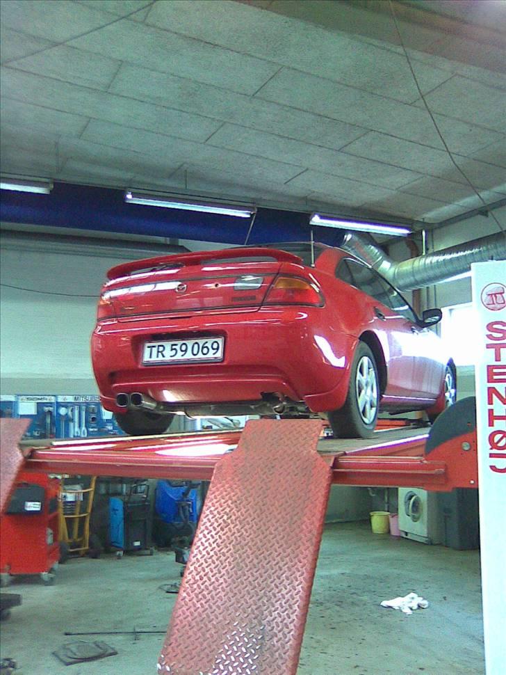 Mazda 323F BA GLX - Ny udstødning. Ser ganske fint ud, og lyder meget pænt, når den får lidt at leve af. billede 19