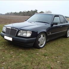 Mercedes Benz W124 260E 