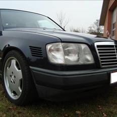 Mercedes Benz W124 260E 