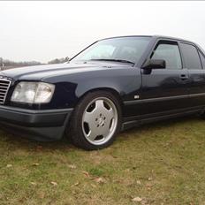 Mercedes Benz W124 260E 