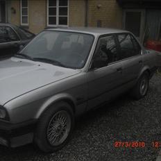 BMW 320i e30 