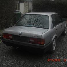 BMW 320i e30 