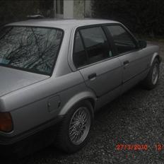 BMW 320i e30 