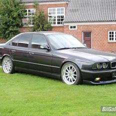 BMW 525i (M5)