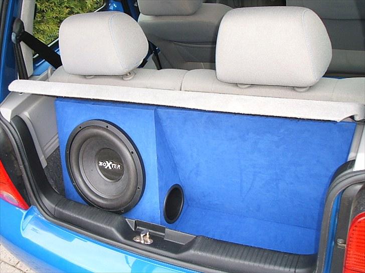 VW Lupo 1.4 16V SOLGT - Hjemmebygget bagagerum, overtrukket med blå/ violet stof billede 5