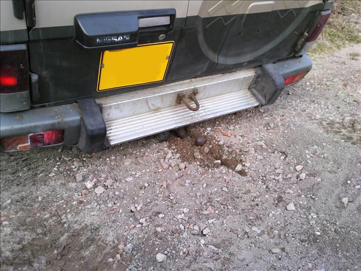 Nissan Patrol 2.8 TD Solgt - Anhængertrækket i jorden og den skal sænkes 4" for jeg kan bruge den.... billede 6