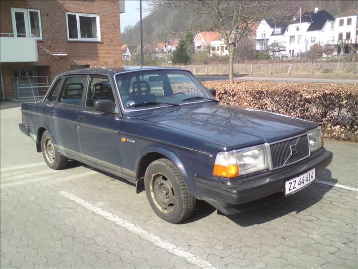 Volvo 240 GL (I Garage) billede 1