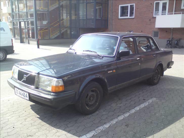 Volvo 240 GL (I Garage) billede 2