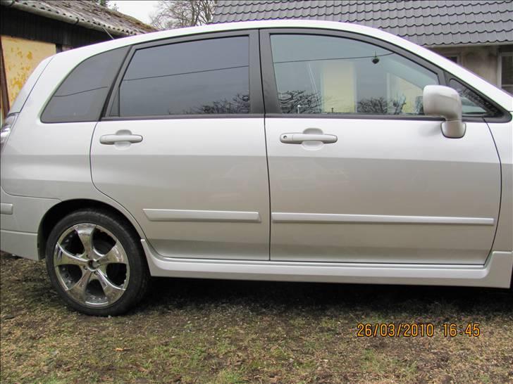 Suzuki liana billede 11