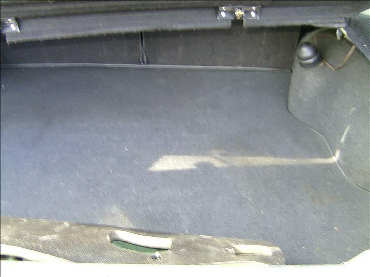 Opel monza gse (solgt) - tror det er det pæneste bagagerum jeg nogensinde har haft i en bil :-)  billede 11