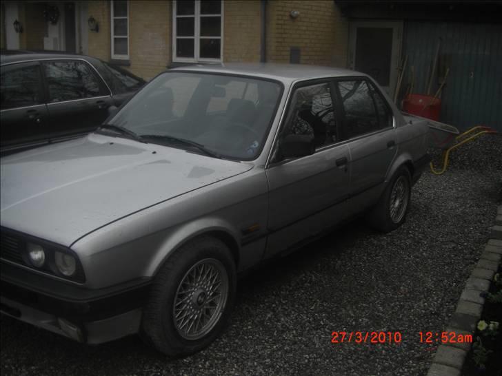 BMW 320i e30  billede 1