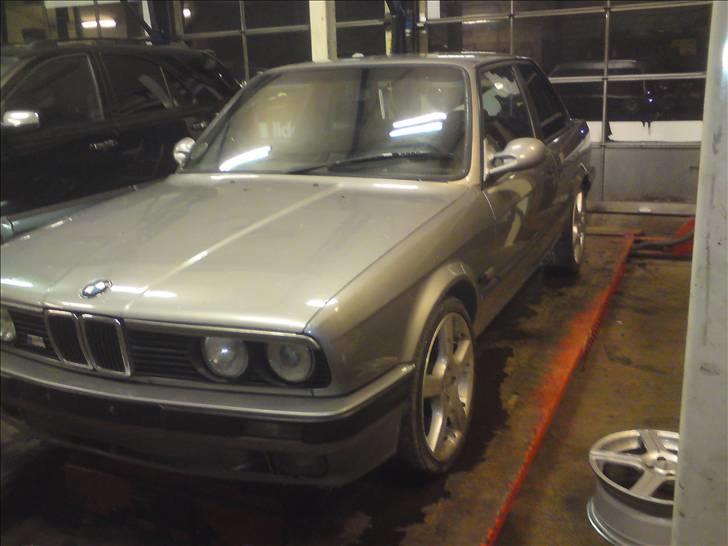 BMW 320i e30 SOLGT billede 1