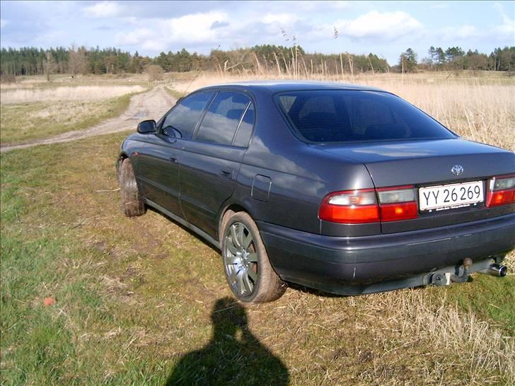 Toyota carina 1,6 billede 2