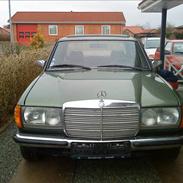 Mercedes Benz W123 200