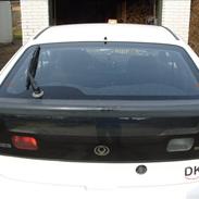 Mazda 323C 3-dørs hatchback