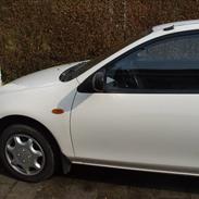 Mazda 323C 3-dørs hatchback