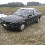 BMW E30 327 eta