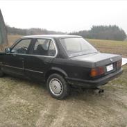 BMW E30 327 eta